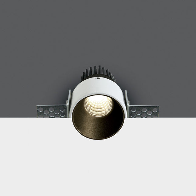 ONE Light Spotlight 240lm 3000K CRI90 36° Black 10103BTR/B/W