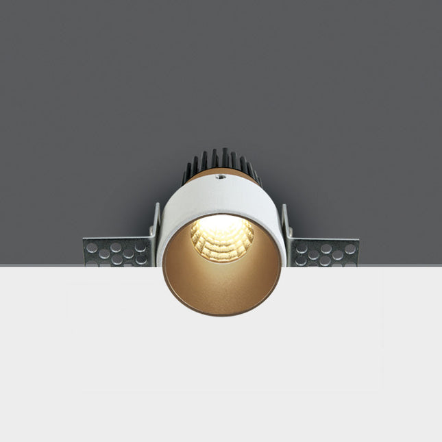 ONE Light Spotlight 240lm 3000K CRI90 36° Brass Reflector 10103BTR/BS/W
